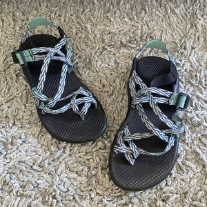 💚💙🖤Chacós sandals hiking water shoes 🖤💚💙size 6